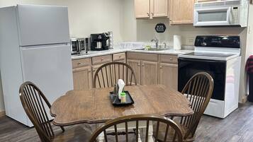Coffee/tea maker, fridge, microwave, oven