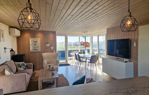 Gorgeous home in Løkken with sauna