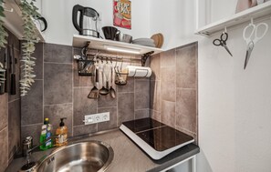 Fridge, microwave, stovetop, coffee/tea maker
