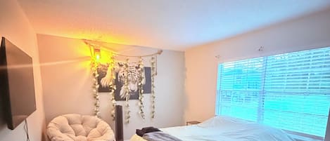 2 bedrooms, desk, free WiFi, bed sheets