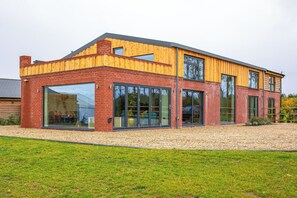 Exterior - Beautiful Barn Conversion-Escape for 12 (Cropthorne)