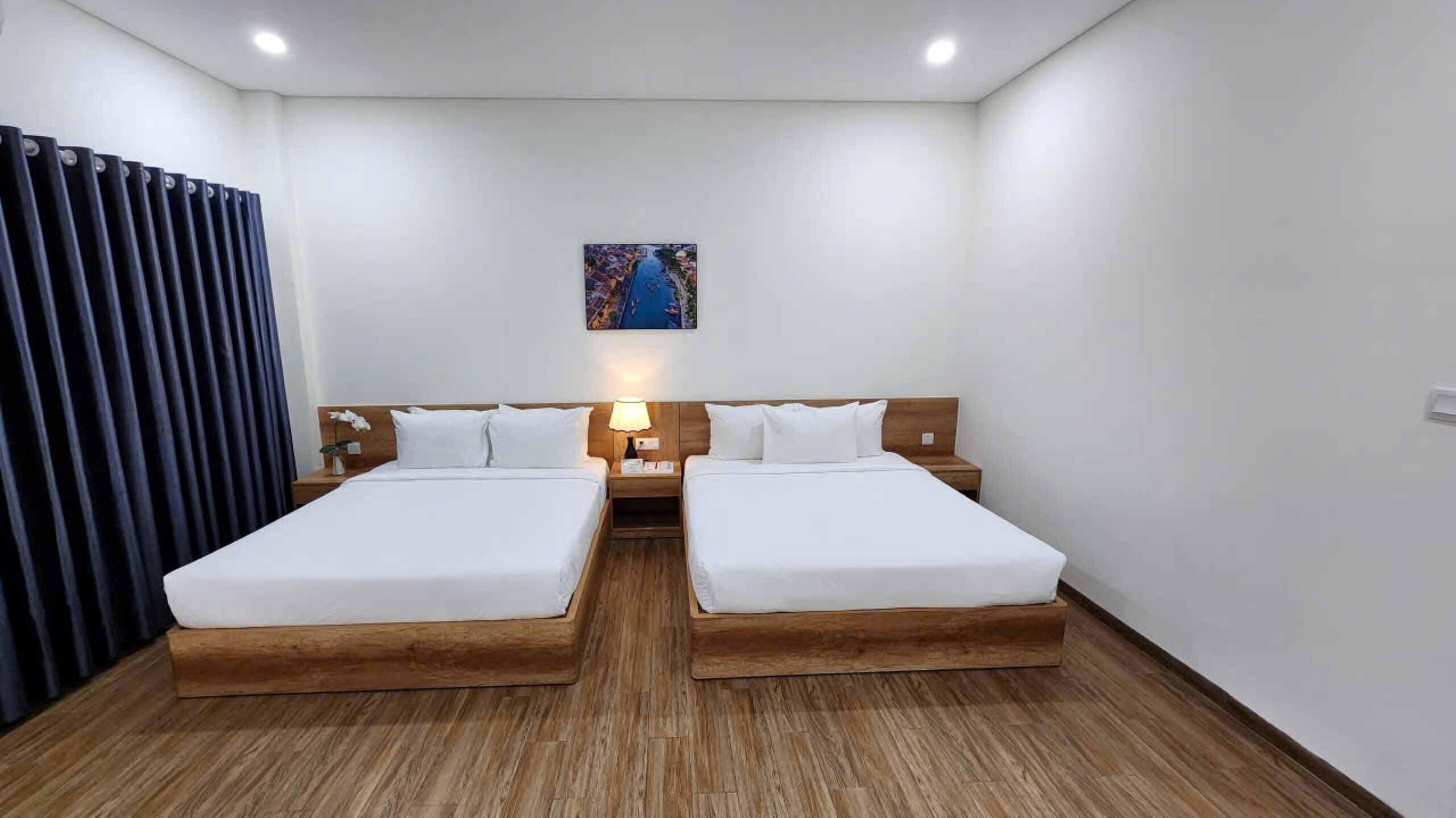 Phòng 4 dành cho gia đình, quang cảnh thành phố | Minibar, két bảo mật tại phòng, bàn 