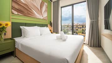 Luxury apartment, 1 bedroom, river view | In-room safe, individually decorated, individually furnished, desk