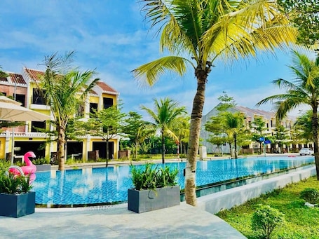 室外游泳池. 南会安河畔酒店