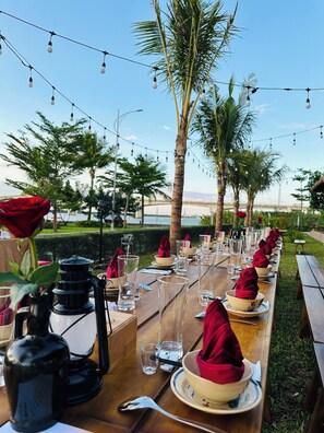 Khu ẩm thực ngoài trời