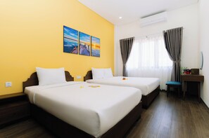 Desk, laptop workspace, blackout drapes, free WiFi - Nam Hoi An Riverside Hotel (Da Nang)