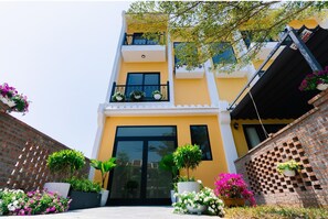 Mặt tiền nơi lưu trú