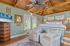 3 slaapkamers, een strijkplank/strijkijzer, gratis wifi, beddengoed