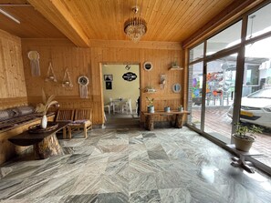 Interior - Singh Saab Rooms & Cafe (Manali)