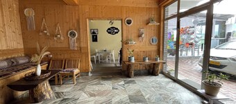 Singh Saab Rooms & Cafe