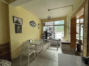 Dining - Singh Saab Rooms & Cafe (Manali)