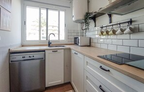 Kjøleskap, kokeplater og oppvaskmaskin