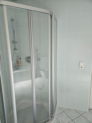 Shower, hair dryer, towels, soap - 1860 farmhouse with mill - nature, peace & quiet & hiking in the heart of the Vosges mountains (Le Thillot)