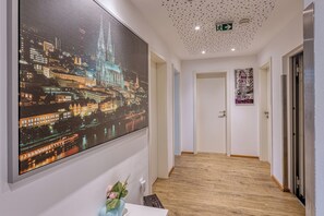 Interior - Touch Down Motel (Lohmar)