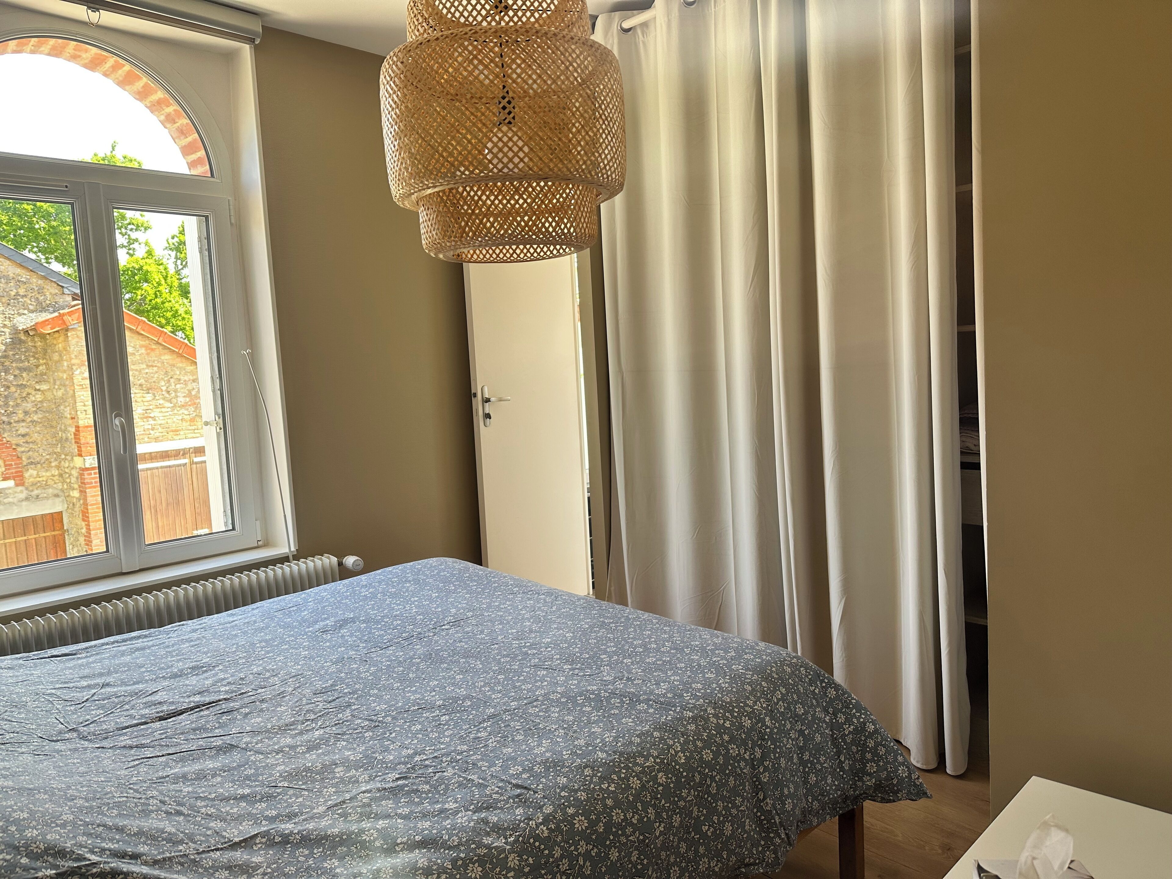 1 habitación, tabla de planchar con plancha, wifi y ropa de cama 