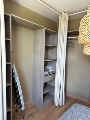 1 bedroom, iron/ironing board, WiFi, bed sheets - House in the heart of the Marais du Cotentin nature park, 16km from Utah Beach (Carentan-les-Marais)