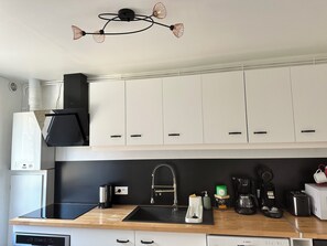 Private kitchen - House in the heart of the Marais du Cotentin nature park, 16km from Utah Beach (Carentan-les-Marais)