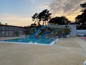 Innendørsbasseng og utendørsbasseng