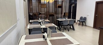 HOTEL APEX INN SHAMSHABAD