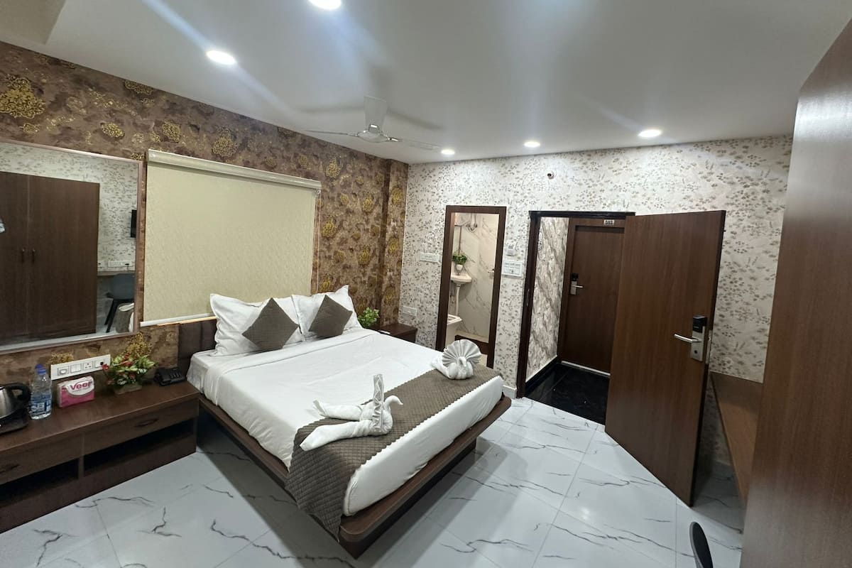 Select Comfort beds, in-room safe, desk, laptop workspace
