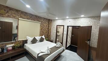 Select Comfort beds, in-room safe, desk, laptop workspace
