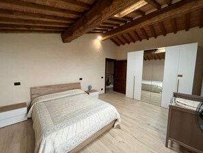 3 chambres, fer et planche à repasser, lit parapluie, Wi-Fi gratuit