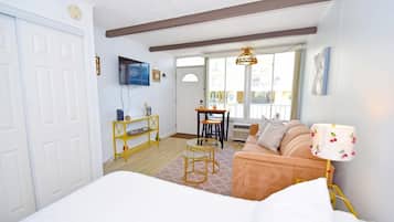 Studio, 1 Bedroom | 1 bedroom, iron/ironing board, free WiFi