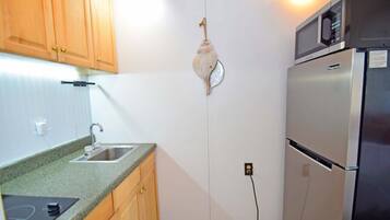 Estudio, 1 habitación | Cocina privada | Refrigerador, cafetera y tetera y tostadora