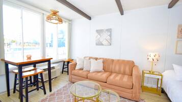 Studio, 1 Bedroom | Living area