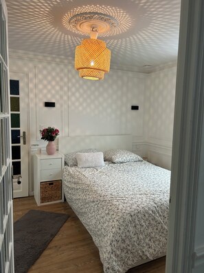 1 chambre, fer et planche à repasser, Wi-Fi, draps fournis