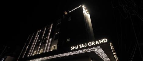 Laptop workspace, free WiFi