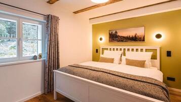 House | 2 bedrooms, individually furnished, iron/ironing board, bed sheets