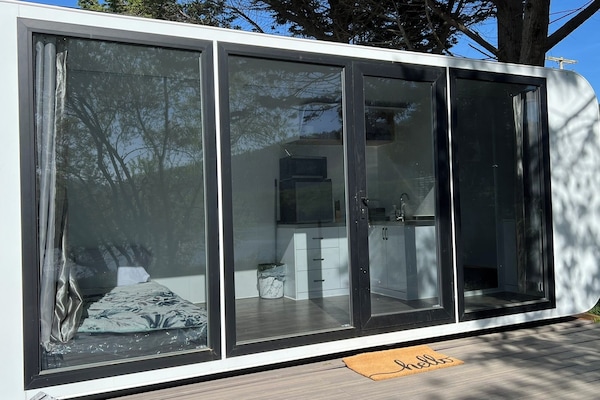 Cabin (Blackcomb Apple Pod #2) | Free WiFi, bed sheets