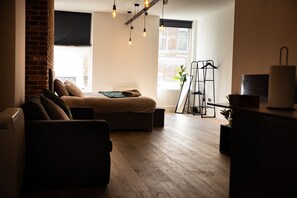 1 slaapkamer, een strijkplank/strijkijzer, internet, beddengoed