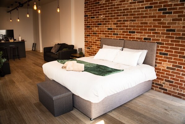 1 soverom, strykejern/-brett, internettilgang og sengetøy