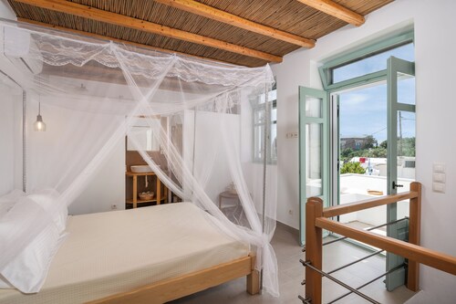 Panistis 
Lapis Domus Milos