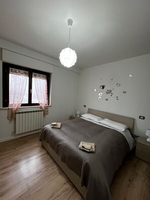 2 bedrooms, iron/ironing board, WiFi, bed sheets - The Window on Assisi (Bastia Umbra)