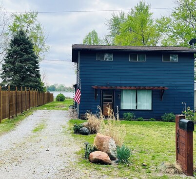 Charming home on the lake!