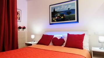 Camera 1 Orange | Schreibtisch, laptopgeeigneter Arbeitsplatz, kostenloses WLAN