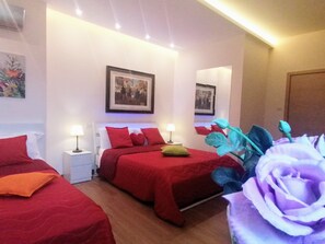 Bureau, espace de travail pour ordinateur portable, Wi-Fi gratuit