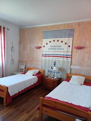 3 chambres, fer et planche à repasser, Wi-Fi, draps fournis