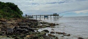 Vacation home with garden, near north beach and carrelets 5 min walk.