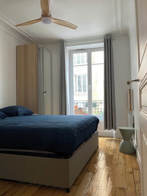 1 chambre, fer et planche à repasser, lit parapluie, Wi-Fi