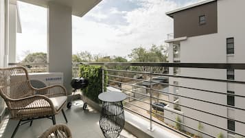 Apartamento superior, vistas al patio | Terraza o patio