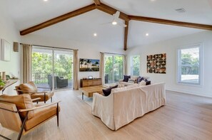 Smart TV, ping pong - Compass Rose- 9 bedroom close to beach with rooftop- Luxury home! (Anna Maria)