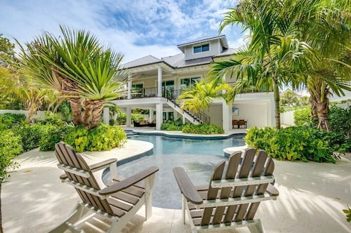 Compass Rose- Luxury 9 bedroom close to beach with rooftop, pool and spa