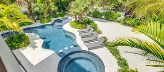 Compass Rose- 9 bedroom close to beach with rooftop