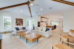Smart TV, ping pong - Compass Rose- Luxury 9 bedroom close to beach with rooftop, pool and spa (Anna Maria)
