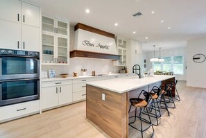 Fridge, microwave, oven, stovetop - Compass Rose- Luxury 9 bedroom close to beach with rooftop, pool and spa (Anna Maria)
