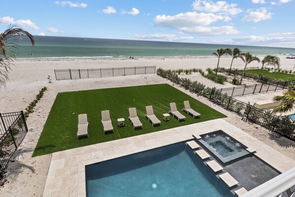 A heated pool - Paradise Beach- 8 bedroom on the beach (Bradenton Beach)